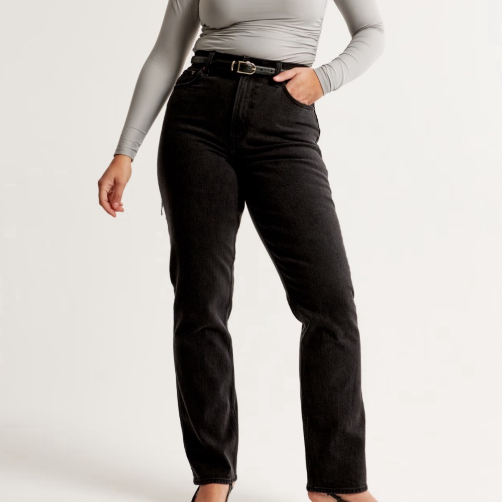 Abercrombie & Fitch 90s Straight Ultra High Rise Curve Love Jean. Washed black